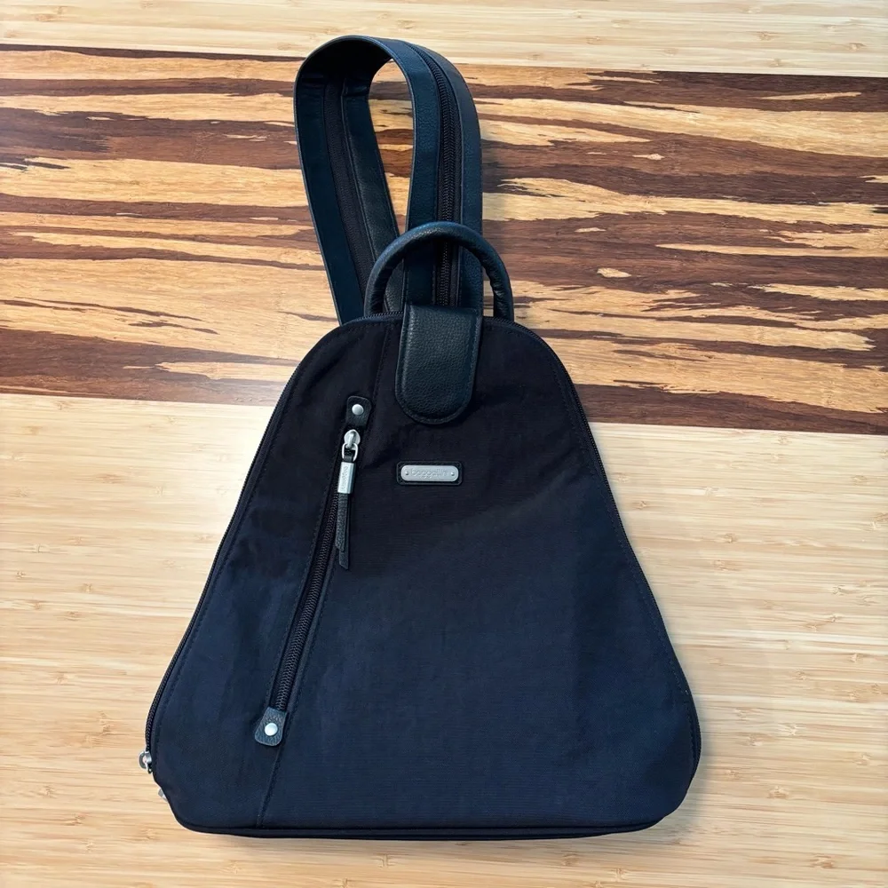 Baggallini Small Backpack. - Picture 1 of 13